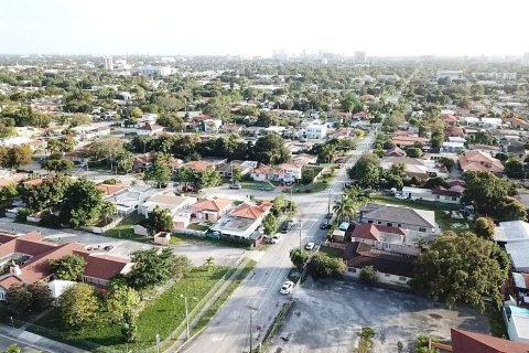Купить коммерческую недвижимость в Майами, Флорида № 5287 - фото 1