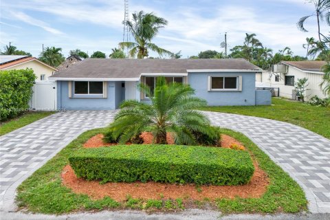 Casa en venta en Hollywood, Florida, 3 dormitorios, 120.03 m2 № 1408880 - foto 1