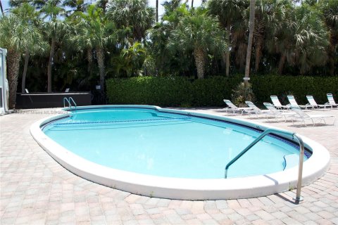 Condo in Hallandale Beach, Florida, 1 bedroom  № 1240091 - photo 3