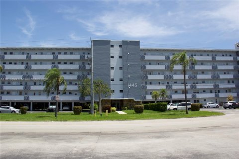 Copropriété à vendre à Hallandale Beach, Floride: 1 chambre, 72.93 m2 № 1240091 - photo 1