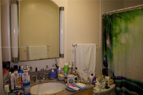 Condo in Hallandale Beach, Florida, 1 bedroom  № 1240091 - photo 14