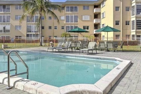 Condo in Deerfield Beach, Florida, 2 bedrooms  № 1306370 - photo 2