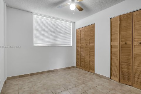 Copropriété à vendre à North Miami Beach, Floride: 2 chambres, 95.22 m2 № 1291714 - photo 19