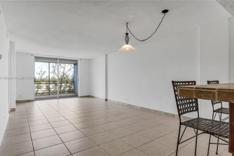 Copropriété à vendre à North Miami Beach, Floride: 2 chambres, 95.22 m2 № 1291714 - photo 2