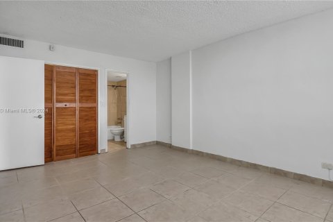 Copropriété à vendre à North Miami Beach, Floride: 2 chambres, 95.22 m2 № 1291714 - photo 15