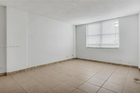 Condominio en venta en North Miami Beach, Florida, 2 dormitorios, 95.22 m2 № 1291714 - foto 14