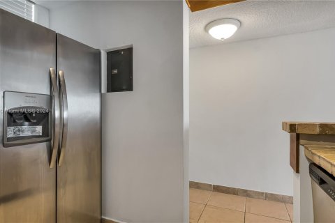 Copropriété à vendre à North Miami Beach, Floride: 2 chambres, 95.22 m2 № 1291714 - photo 12