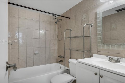 Copropriété à vendre à North Miami Beach, Floride: 2 chambres, 95.22 m2 № 1291714 - photo 17