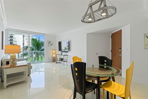 Condo in Miami Beach, Florida, 1 bedroom  № 1291761 - photo 3