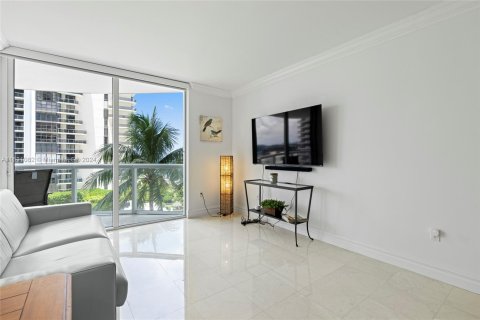 Condo in Miami Beach, Florida, 1 bedroom  № 1291761 - photo 11