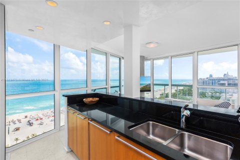 Condominio en alquiler en Miami Beach, Florida, 2 dormitorios, 115.38 m2 № 2591 - foto 9