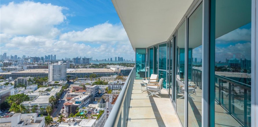 Condominio en Miami Beach, Florida, 2 dormitorios  № 2591