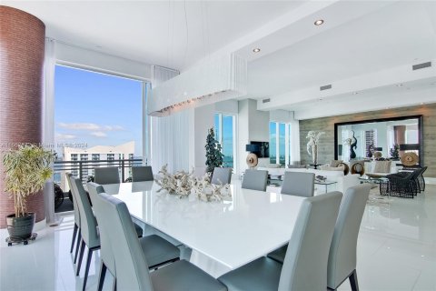 Condo in Miami, Florida, 6 bedrooms  № 1378688 - photo 13