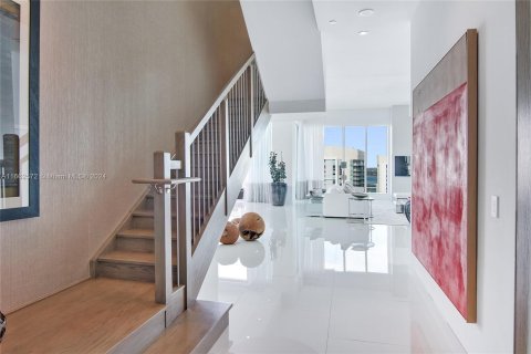 Copropriété à vendre à Miami, Floride: 6 chambres, 460.24 m2 № 1378688 - photo 17