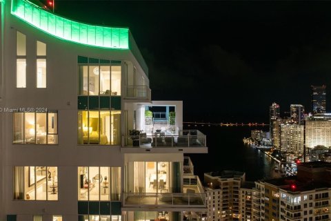 Copropriété à vendre à Miami, Floride: 6 chambres, 460.24 m2 № 1378688 - photo 3