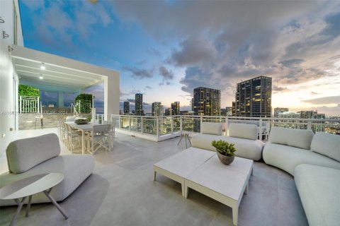 Copropriété à vendre à Miami, Floride: 6 chambres, 460.24 m2 № 1378688 - photo 4