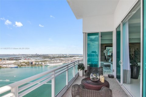 Copropriété à vendre à Miami, Floride: 6 chambres, 460.24 m2 № 1378688 - photo 11