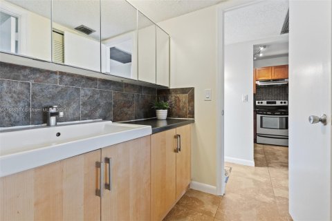 Condo in Davie, Florida, 1 bedroom  № 1378729 - photo 25