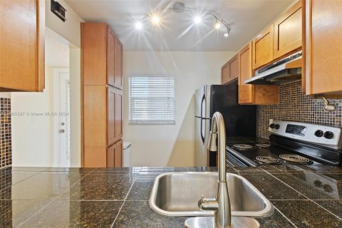 Condo in Davie, Florida, 1 bedroom  № 1378729 - photo 11