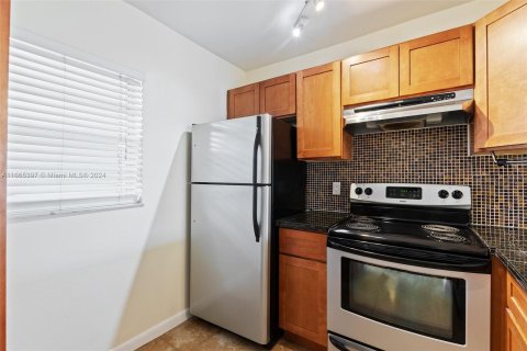 Condo in Davie, Florida, 1 bedroom  № 1378729 - photo 14