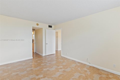 Condo in Davie, Florida, 1 bedroom  № 1378729 - photo 19