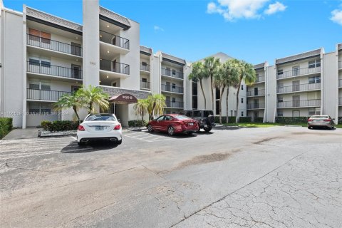 Copropriété à vendre à Davie, Floride: 1 chambre, 80.82 m2 № 1378729 - photo 2