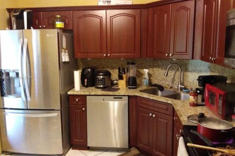 Condo in Lauderhill, Florida, 2 bedrooms  № 1372821 - photo 2