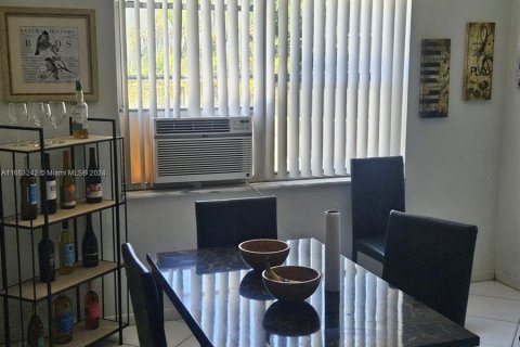 Condo in Lauderhill, Florida, 2 bedrooms  № 1372821 - photo 16