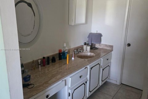 Condo in Lauderhill, Florida, 2 bedrooms  № 1372821 - photo 23