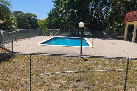 Condo in Lauderhill, Florida, 2 bedrooms  № 1372821 - photo 28