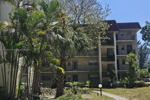 Condo in Lauderhill, Florida, 2 bedrooms  № 1372821 - photo 22