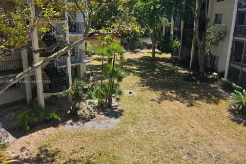 Condo in Lauderhill, Florida, 2 bedrooms  № 1372821 - photo 24