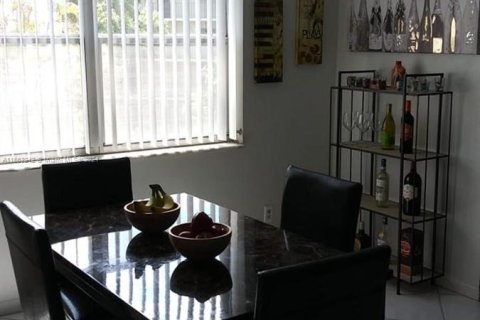 Condo in Lauderhill, Florida, 2 bedrooms  № 1372821 - photo 14