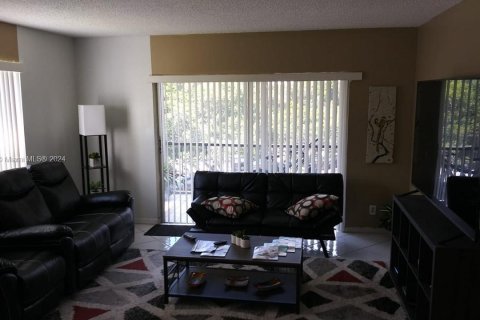 Condo in Lauderhill, Florida, 2 bedrooms  № 1372821 - photo 13