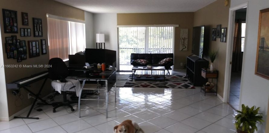 Condo in Lauderhill, Florida, 2 bedrooms  № 1372821