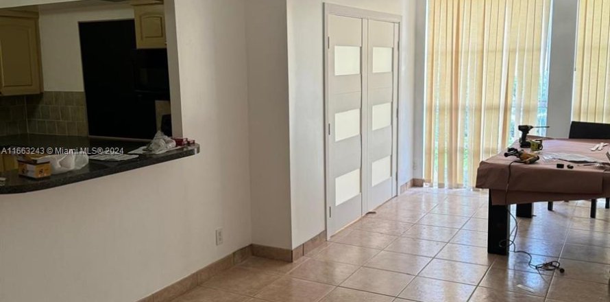 Condo in Hallandale Beach, Florida, 2 bedrooms  № 1372822