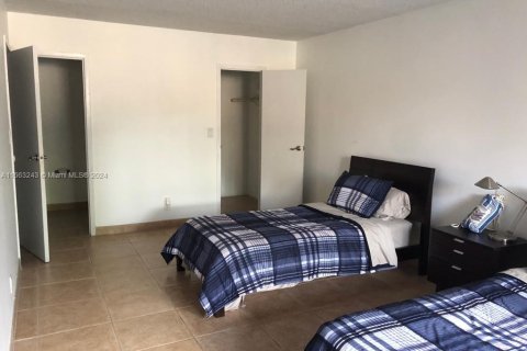 Condo in Hallandale Beach, Florida, 2 bedrooms  № 1372822 - photo 5