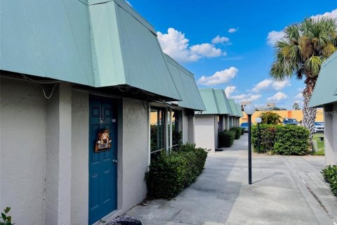 Купить коммерческую недвижимость в Порт-Шарлотт, Флорида 183.48м2, № 950558 - фото 3