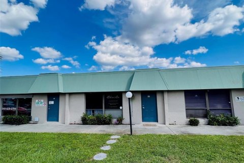 Immobilier commercial à vendre à Port Charlotte, Floride: 183.48 m2 № 950558 - photo 2