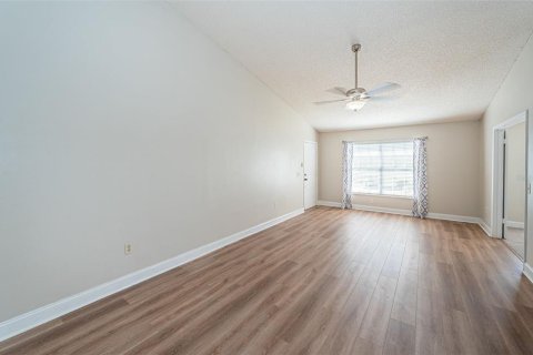 Condo in New Port Richey, Florida, 2 bedrooms  № 1418969 - photo 7