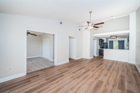 Condo in New Port Richey, Florida, 2 bedrooms  № 1418969 - photo 5