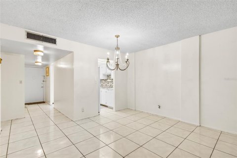 Condo in Lauderdale Lakes, Florida, 2 bedrooms  № 1418968 - photo 14