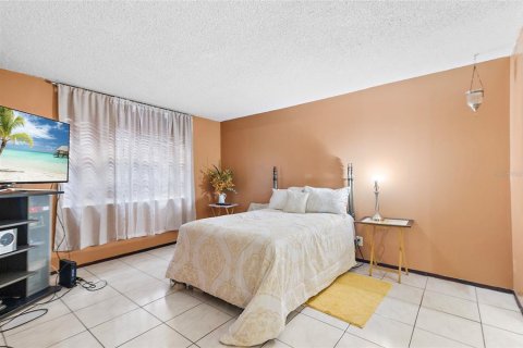 Condo in Lauderdale Lakes, Florida, 2 bedrooms  № 1418968 - photo 22