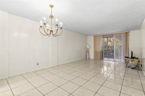 Condo in Lauderdale Lakes, Florida, 2 bedrooms  № 1418968 - photo 11