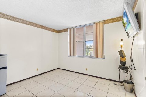 Condo in Lauderdale Lakes, Florida, 2 bedrooms  № 1418968 - photo 19