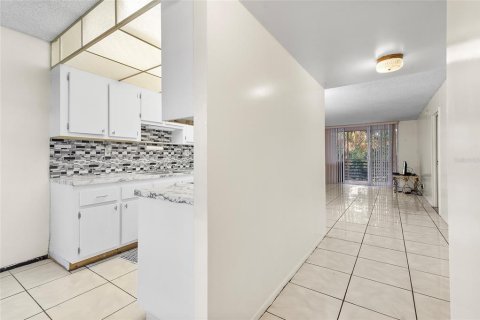 Condo in Lauderdale Lakes, Florida, 2 bedrooms  № 1418968 - photo 10