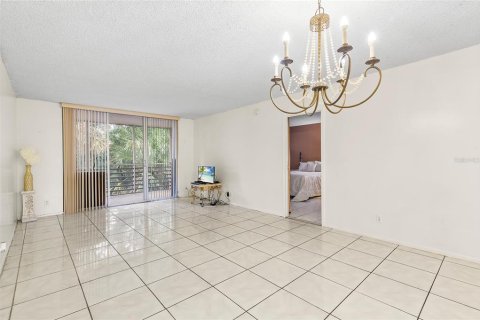 Condo in Lauderdale Lakes, Florida, 2 bedrooms  № 1418968 - photo 18