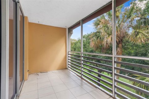 Condo in Lauderdale Lakes, Florida, 2 bedrooms  № 1418968 - photo 29