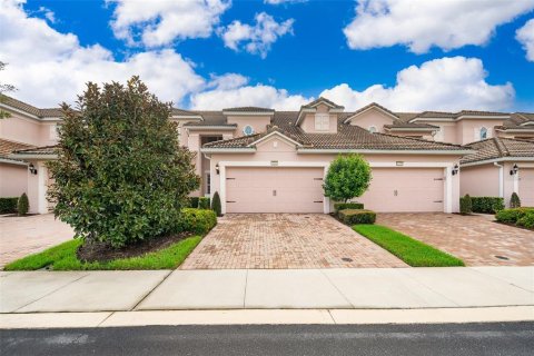 Townhouse in Four Corners, Florida 3 bedrooms, 186.73 sq.m. № 1367886 - photo 1