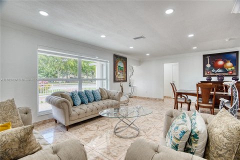 Casa en venta en Miramar, Florida, 3 dormitorios, 143.35 m2 № 1417108 - foto 9